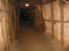 Interno della miniera con armatura in legno