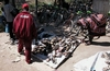 Go to the page that contains this image: Rivendita di scarpe occidentali usate alla periferia di Dodoma