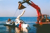  Go to the page that contains this image: Posa di un cavo sottomarino a fibre ottiche